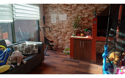 En Venta Casa 2 Pisos 3d / 2 Baños Galilea Los Ángeles $105