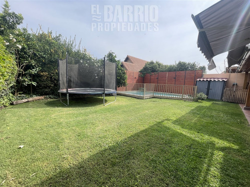 Casa En Venta De 3 Dorm. En Chicureo