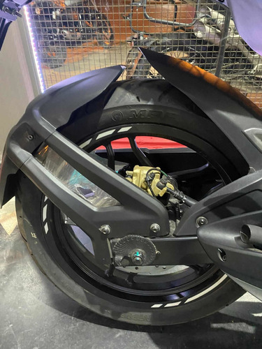 Imagen 11 de 16 de Bajaj Rs 200