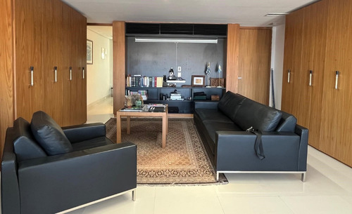 Venta De Oficina Con Vista Al Mar En Ciudad Vieja