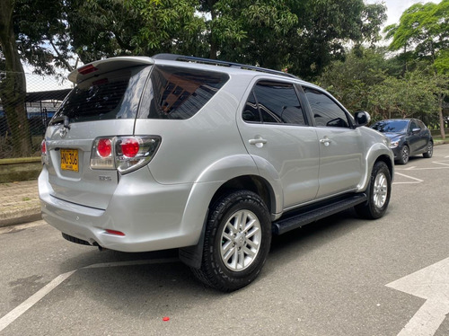 Imagen 2 de 9 de Toyota Fortuner 2014 2.7l 4x2