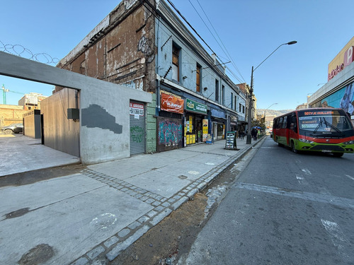 Local De 82m2 En Calle Quillota, Valparaíso