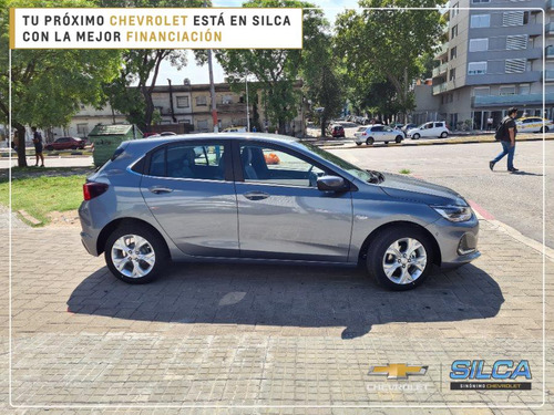 Imagen 4 de 13 de Chevrolet Onix Premier Turbo 2024 Gris Plata 0km