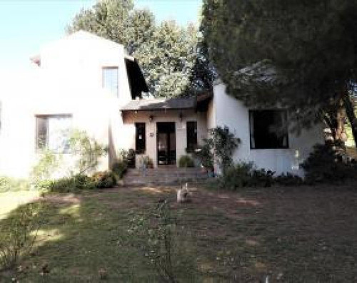 Casa En Venta - 3 Dormitorios 2 Baños - 3.108mts2 - Tandil