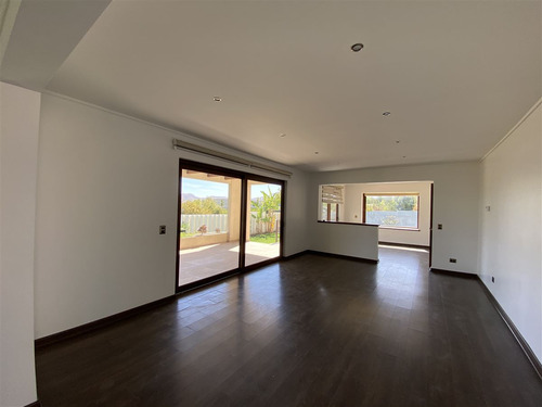 Casa En Venta De 4 Dorm. En Colina