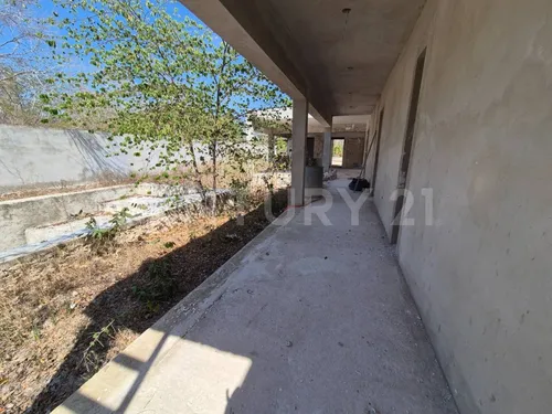 Residencia En Construcción, 1586 M2 De Terreno En Campo Bravo, Mérida, Yucatán.