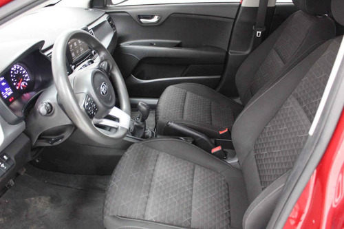 Imagen 11 de 13 de Kia Kia Rio Sedan 2018 4 Cilindros