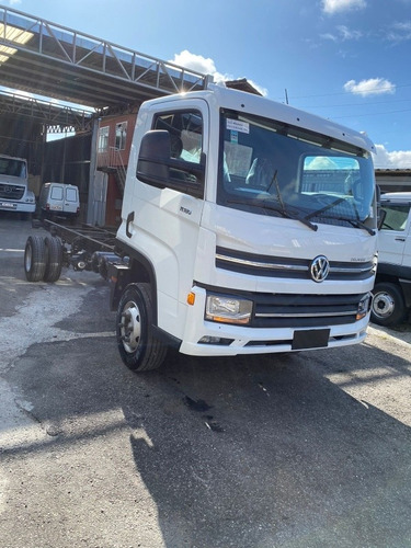 Imagem 2 de 15 de Vw 11.180 4x2 2022/2023 Okm