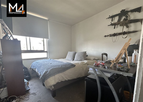 Amplio Departamento De 4 Dorm. En Calle Tranquila