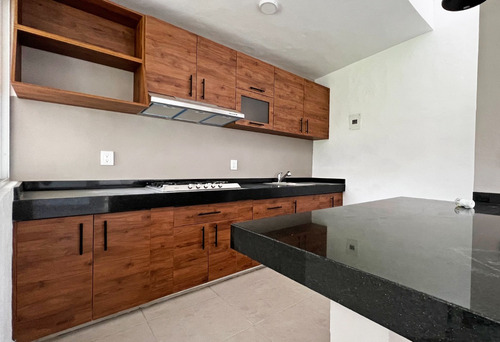 Imagen 7 de 19 de Casa En Zona Dorada, 3 Recs, 4 Baños, Seguridad, Alberca Y Jardín Común En Vistahermosa