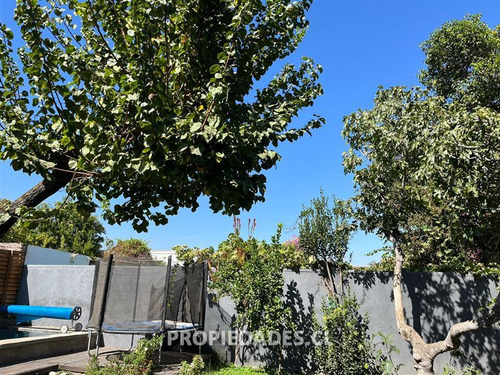Casa En Venta De 5 Dorm. En Ñuñoa