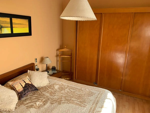 Vendo Amplia Casa De 3 Dormitorios Con Opción A 4, 2 Baños, Parrillero Con Barbacoa Y Cochera Para 2 Autos, Acepta Banco, Próximo A Brazo Oriental.