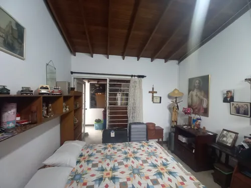 Casa En Venta En Los Colores. Cod V12695