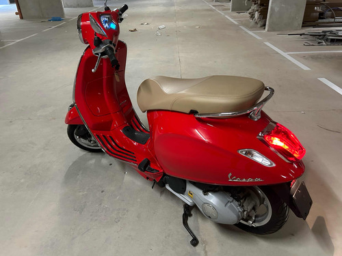 Vespa Italiana 125- Nueva, 300 Km.