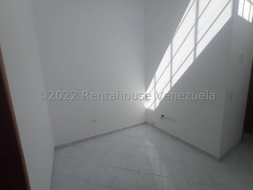 Imagen 3 de 30 de Deisim22-22935 Hermosa Villa Ubicada En Urb Prebo I Valencia Carabobo Con Patio, 4h Habitaciones (incluye Una De Servicio) Excelente Distribucion