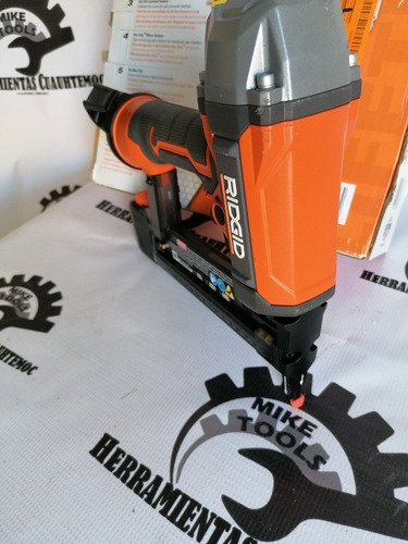 Grapadora Neumática Ridgid Calibre 18 Grapas De Corona 1/4 (Usado)