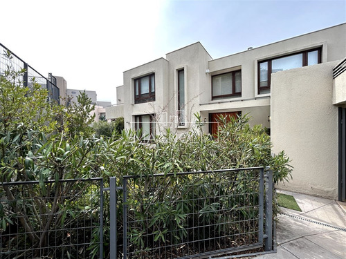 Casa En Venta De 6 Dorm. En Lo Barnechea