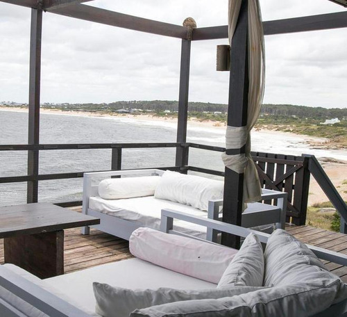 Casa Sobre La Playa En José Ignacio