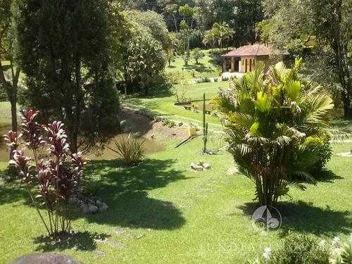 Imagem 5 de 27 de Compre A Sua Chácara Ao Pé Da Serra Do Japi Em Jundiaí, Alto Padrão, A/c 1.000 M² E 21 000 M² De Terreno, Lazer, Cocheiras, Lagos, Piscina, Nascentes. - Ch00111 - 3374022