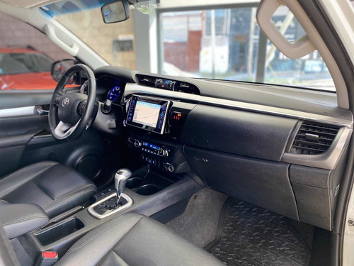 Toyota Hilux 2.8 Cd Srx 177cv 4x4 At 2017
