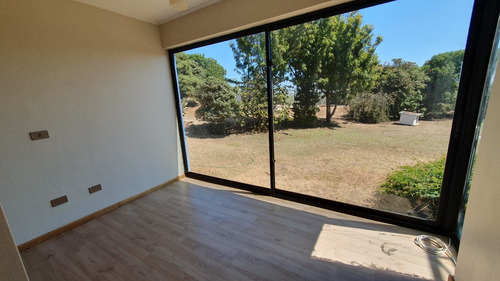 Veridika Vende Amplia Casa En Condominio.