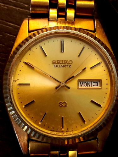 Reloj Seiko Quartz Dorado - Sumergible - Calendario