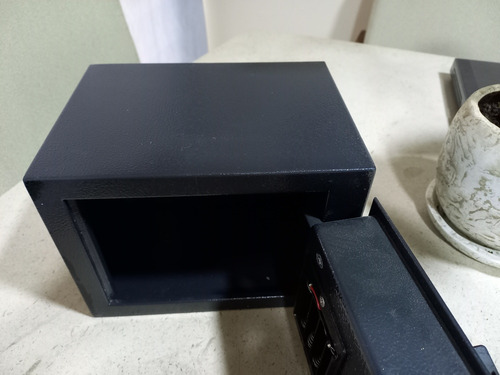Caja Fuerte Negra . (Usado)