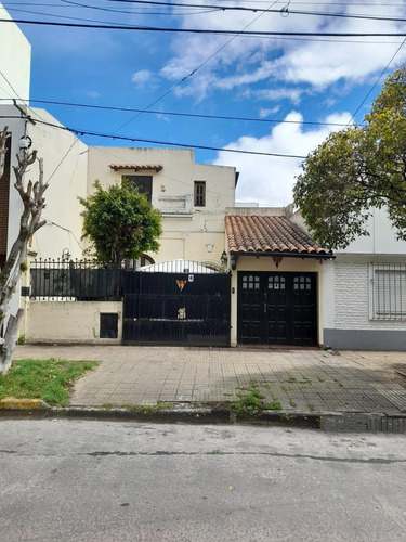 Casa 34 E/ 12 Y 13- 4 Dormis-pileta-quincho-la Plata