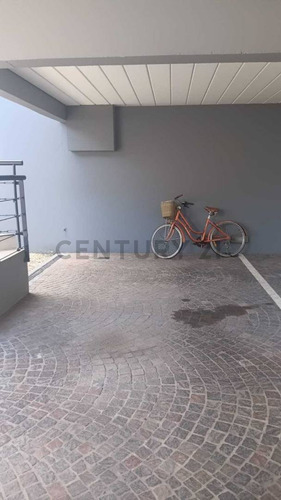 Venta Depto 2 Ambientes Con Cochera Cubierta En Martinez