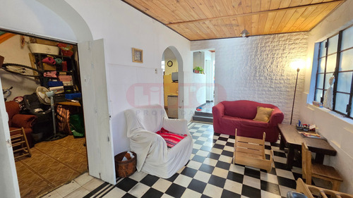 Casa En Venta 7 Ambientes En Mataderos - Oportunidad