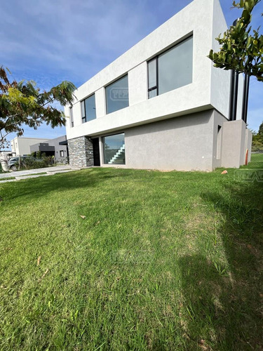 Imagen 3 de 30 de Casa Chalet En Venta En San Matias, Escobar, G.b.a. Zona Norte