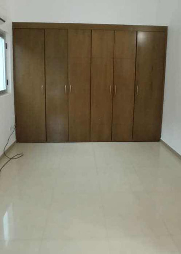 Townhouse En Alquiler El Castaño