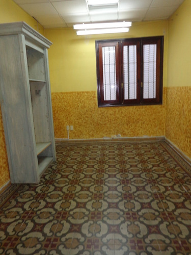 2 Naves, 2 Entradas Camiones, Local, Oficinas Y Deposito