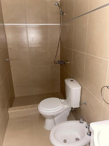 Venta- A Estrenar- Monoambiente Divisible De 43 M2- Piscina- Laundry -macrocentro-medicina