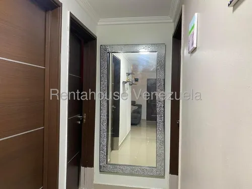 Moderno Apartamento En Venta, Urb. La Placera San Jacinto, Maracay, 25-18516 Mv