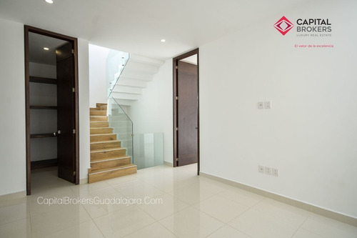 Casa En Venta En Coto Frente Al Parque Metropolitano