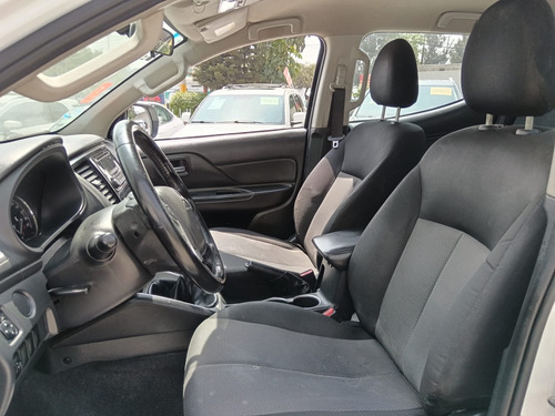 Mitsubishi L200 2.4 Cabina Doble 4x2 Mt