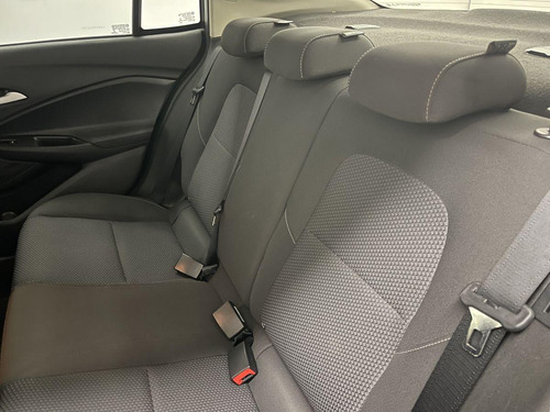 Chevrolet Onix plus Onix