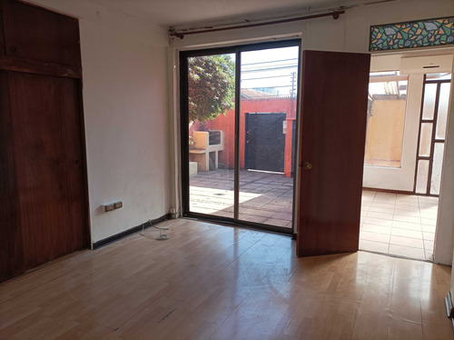 Casa En Venta. Villa Santa Carolina, Macul (107798)