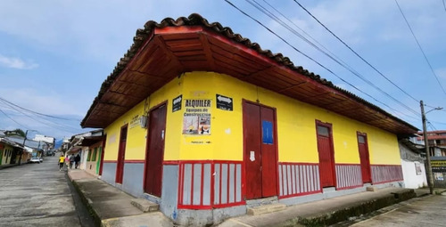 Se Vende Casa Para Remodelar 600 M2,  A 3 Cuadras De La Plaza Principal De Filandia.