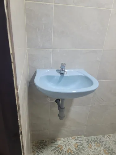 Casa Remodelada Tiene Un Cuarto Que Sirve Como Local O Habitación Con Baño Privado