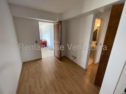 Alquilo Amplio Apartamento En Manzanares #25-11713