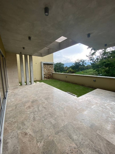 Imagen 12 de 15 de Yosmar & Fernando Venden Town House En Cumbres De Guataparo. Foth-