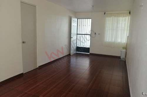Imagen 3 de 25 de Casa Duplex En Las Bugambilias 3er Sector Totalmente Remodelada Excelentes Acabados 3 Recamaras Lista Para Habitar, Amplia Sala Comedor Concepto Abierto