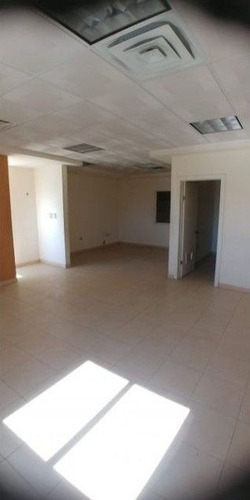 Edificio En Venta, Con Oficinas, Bodegas Y Estacionamiento Por La Tecnológico