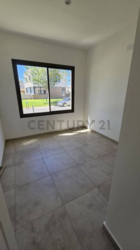 Venta Casa 4 Ambientes En Pilar