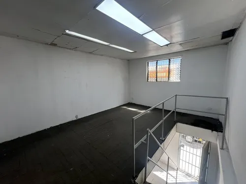 Bodega En Arriendo Ubicada En El Poblado Sector Almacentro (24940).