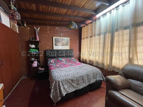 Imagen 22 de 30 de Casa En Venta Fundalara Este Barquisimeto, Calle Cerrada, Cerco Electrico, Amplio Estacionamiento, Servicio De Agua Constante, Info. 0424-5337900, Nds 02/06