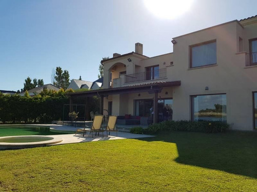 Imagen 3 de 25 de Bajo De Precio La Isla - Casa Venta Usd 1.950.000