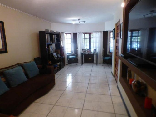Casa Venta 3 Dormitorios, 2 Baños Y Terreno 10 X 27,5 Mts -275 Mts 2- Ringuelet